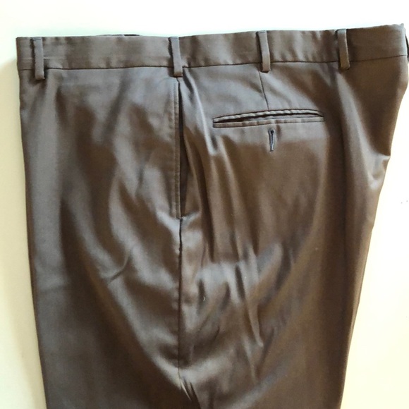 Men’s Jos. A. Bank Signature Collection olive dress slacks in 42/32. - Picture 4 of 6